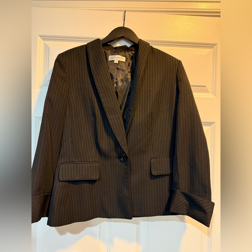 Classic Evan-Picone Woman’s Pinstripe Suit Size 12 - Picture 8 of 10